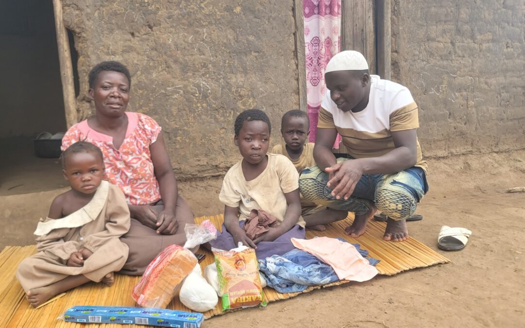 Bulafu Ibraheem Fdn 🇺🇬 visits a disabled girl child.